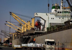 تخلیه کشتی ۷۰ هزار تنی کالاهای اساسی در بندر شهیدرجایی – خبرگزاری مهر | اخبار ایران و جهان