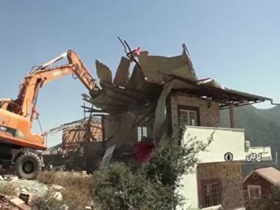 تخریب ساخت و سازهای غیر مجاز در روستای زیارت