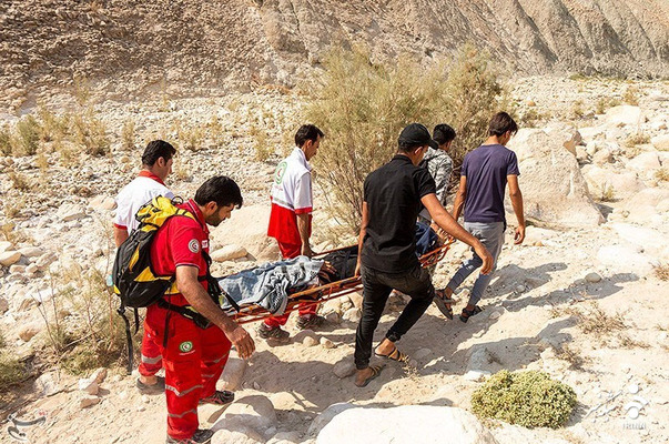 نجات جوان 23 ساله در لامرد فارس پس از سقوط از کوه  