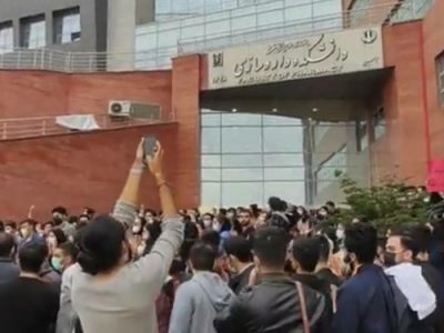 تجمع دانشجویی در دانشگاه علوم پزشکی تبریز