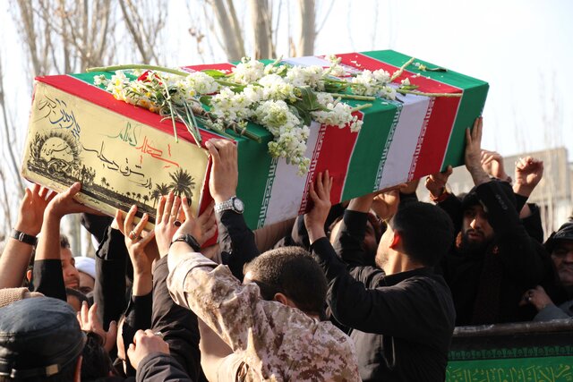 تدفین شهید گمنام دوران دفاع مقدس در یادمان پارک مفاخر تبریز