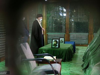 تصاویری از حضور رهبر انقلاب در حرم امام (ره) و گلزار شهدای بهشت زهرا
