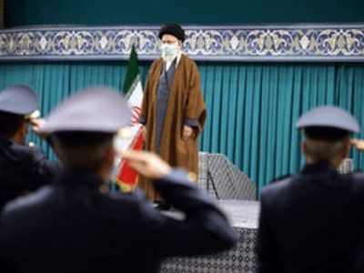 ببینید | ورود رهبر انقلاب به حسینیه امام خمینی(ره) و خواندن سرود ملی جمهوری اسلامی