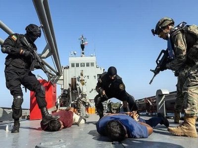اجرای عملیات آزادسازی کشتی ربوده شده از دست دزدان دریایی