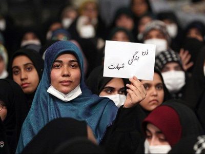 عکس | دست نوشته یک دانشجو در دیدار امروز با رهبر انقلاب؛ زن، زندگی…