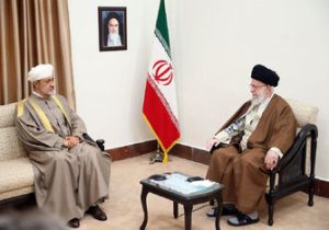 رهبر انقلاب در دیدار سلطان عمان: از موضع مصر برای از سرگیری روابط با ایران استقبال می‌کنیم