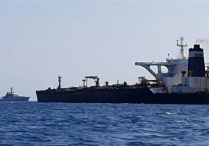جزئیات توقیف ‌نفتکش حامل یک میلیون لیتر سوخت قاچاق در خلیج فارس/ ‌‌۲ جنگنده آمریکایی برای فرار نفتکش به پرواز درآمد – تابناک