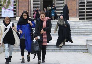 معاونت زنان ریاست جمهوری: براساس نتایج یک پژوهش نزدیک به ۴۰ درصد زنان بی حجاب تهران دیپلمه و خانه دار هستند / همسر ۷۰ درصد از زنان موافق با نوع پوشش و بی حجابی…