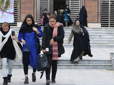 معاونت زنان ریاست جمهوری: براساس نتایج یک پژوهش نزدیک به ۴۰ درصد زنان بی حجاب تهران دیپلمه و خانه دار هستند / همسر ۷۰ درصد از زنان موافق با نوع پوشش و بی حجابی…