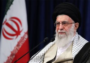 ببینید | اظهارنظر هوشنگ امیراحمدی درباره رهبر انقلاب: شیوه رهبری آقای خامنه‌ای این است که …