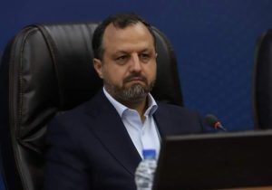 حمله وزیر اقتصاد به دولت روحانی: دوران معطلی اقتصاد ایران بود / وزرا حتی نمی توانستند روحانی را ببینند/ تفاوت ما مدیریت و نحوه حل مسائل است