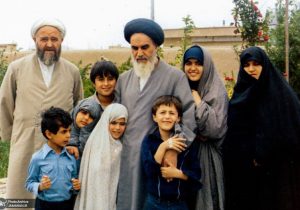 پشت پرده سکوت و بایکوت اسناد منتشر شده درباره امام خمینی از سوی جریان خاص /دوستان اشتباه می کنید!