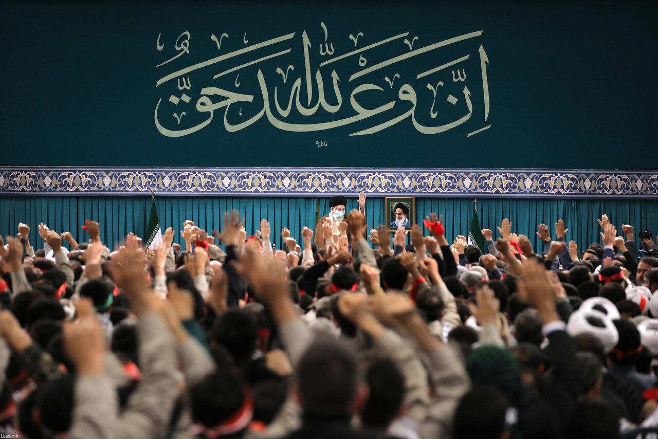 عکسی از مهمانان امروز رهبر انقلاب در حسینیه امام خمینی (ره)