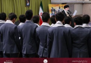عکسی از مهمانان ویژه رهبر انقلاب در حسینیه امام خمینی(ره)