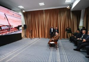 اولین عکس از رهبر انقلاب بازدید رهبر انقلاب از نمایشگاه تولیدات ایرانی