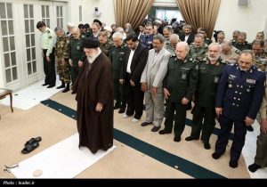 ببینید | تصاویری دیده نشده از گفتگوی سردار حاجی‌زاده و سرلشکر موسوی با رهبر انقلاب