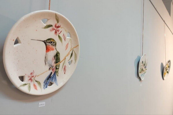 برپایی نمایشگاه آثار سفالی " نقش پرنده در نقاشی زیرلعابی" در تبریز