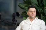 سلفی دیدنی علی ضیاء برای تولد مادرش با متن عاشقانه