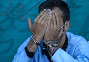 سارق حرفه‌ای با نقاب لباس کاری در دام پلیس