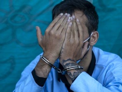 سارق حرفه‌ای با نقاب لباس کاری در دام پلیس