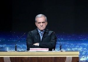فرصت ساختار، پزشکیان و همه منتقدان و موافقان همین امسال است/ دور ۳ سال باقیمانده دولت چهاردهم را خط بکشید، یا امسال یا هیچ وقت/ او هنوز مساله ساده فیلترینگ که بلای جان کشور است را حل نکرده‌