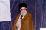 پنجره متفاوتی به حضور رهبر انقلاب در چادر عشایر اردبیل و عکس یادگاری خانواده شهدا در سال ۱۳۷۹/ ویدئو