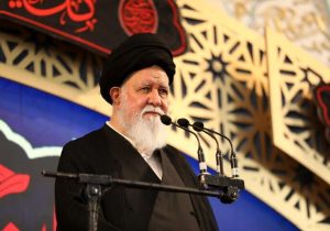 مردمی که در نماز جمعه پشت سر امام جمعه می‌ایستند، در زندگی سعادتمند خواهند شد