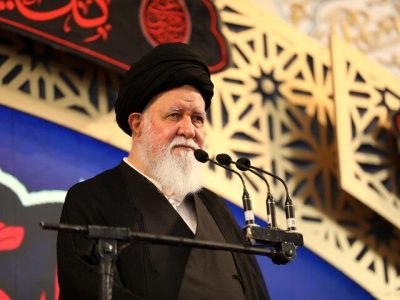 مردمی که در نماز جمعه پشت سر امام جمعه می‌ایستند، در زندگی سعادتمند خواهند شد