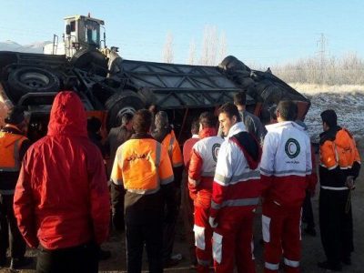 واژگونی اتوبوس در محور آذرشهر