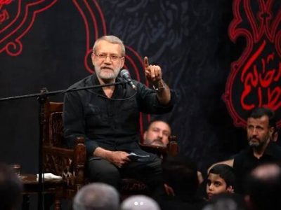 منبرنشینی به سبک علی لاریجانی در هیئت میثم مطیعی/ چگونه رئیس مجلس قانون گذار برجام روی منبر مداح ضد برجام سخنرانی کرد