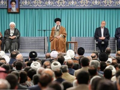 سرعت حوادث امروز اقتضا می‌کند کسانی که در آن دخیل هستند، جایگاه خود را مشخص کنند/ امروز این وظیفه در مقابل دولتهای اسلامی است/ ویدئو