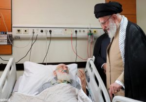 عیادت رهبر انقلاب از آیت‌الله نوری همدانی
