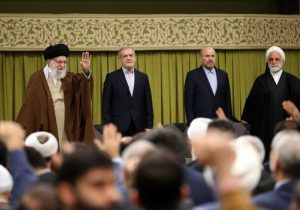 چشم‌هایمان را باز کنیم و حواسمان باشد که با چه کسی مواجهیم، معامله می‌کنیم و حرف می‌زنیم/ ویدئو
