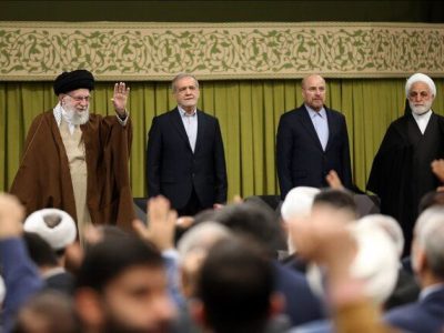 چشم‌هایمان را باز کنیم و حواسمان باشد که با چه کسی مواجهیم، معامله می‌کنیم و حرف می‌زنیم/ ویدئو