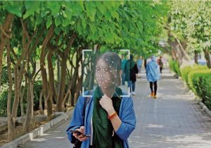 حجاب و پیامک هایی که کسی گردن نمی گیرد