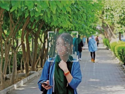 حجاب و پیامک هایی که کسی گردن نمی گیرد