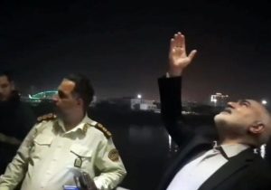 جلوگیری استاندار خوزستان از خودکشی یک جوان در اهواز / ویدئو