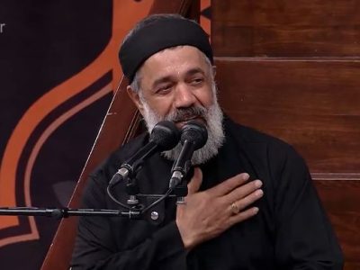 لحظاتی از نوای «ای ایران» آقای محمود کریمی در مراسم عزادارای شب عاشورا