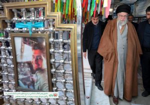 حضور صبح امروز رهبر انقلاب در مزار شهدای انقلاب اسلامی و گلزار شهدای بهشت زهرا (س)/ ویدئو