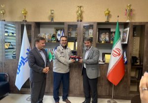 مشکلات واحدهای تولیدی را با تمام توان پیگیری و حل خواهیم کرد