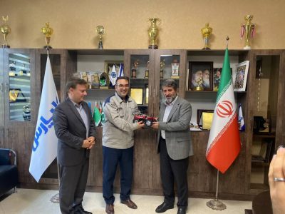 مشکلات واحدهای تولیدی را با تمام توان پیگیری و حل خواهیم کرد