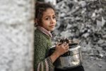 کامیون‌های کمک‌رسانی غارت شدند و محموله‌های هوایی در مناطق جنگی فرود آمدند