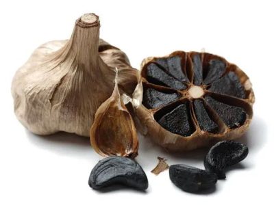 ۴ خاصیت فوق العاده سیر سیاه برای معده