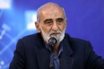حسین شریعتمداری و بسیجی معروف در نماز جمعه تهران/ تصاویر