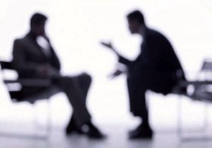 با این ۳ رفتار کوچک، آرام‌ترین فرد در جمع باشید