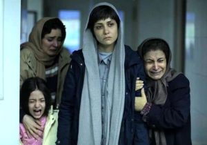 استایل ساده و چشم‌نواز پریناز ایزدیار در اکران مردمی “زن و بچه”