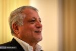 پزشکیان باید بگوید که من این برنامه ها را می‌خواهم اجرا کنم اگر اجازه نمی‌دهید اجرا کنم بنده استعفا می‌دهم