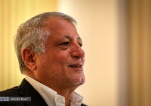 پزشکیان باید بگوید که من این برنامه ها را می‌خواهم اجرا کنم اگر اجازه نمی‌دهید اجرا کنم بنده استعفا می‌دهم
