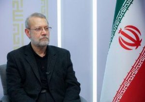 علی لاریجانی در حلقه محافظان عراقی در بین الحرمین/ عکس