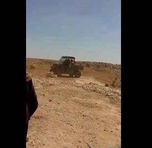 تلاش یک شهرک‌نشین صهیونیست برای زیر گرفتن زن فلسطینی با خودرو/ ویدئو